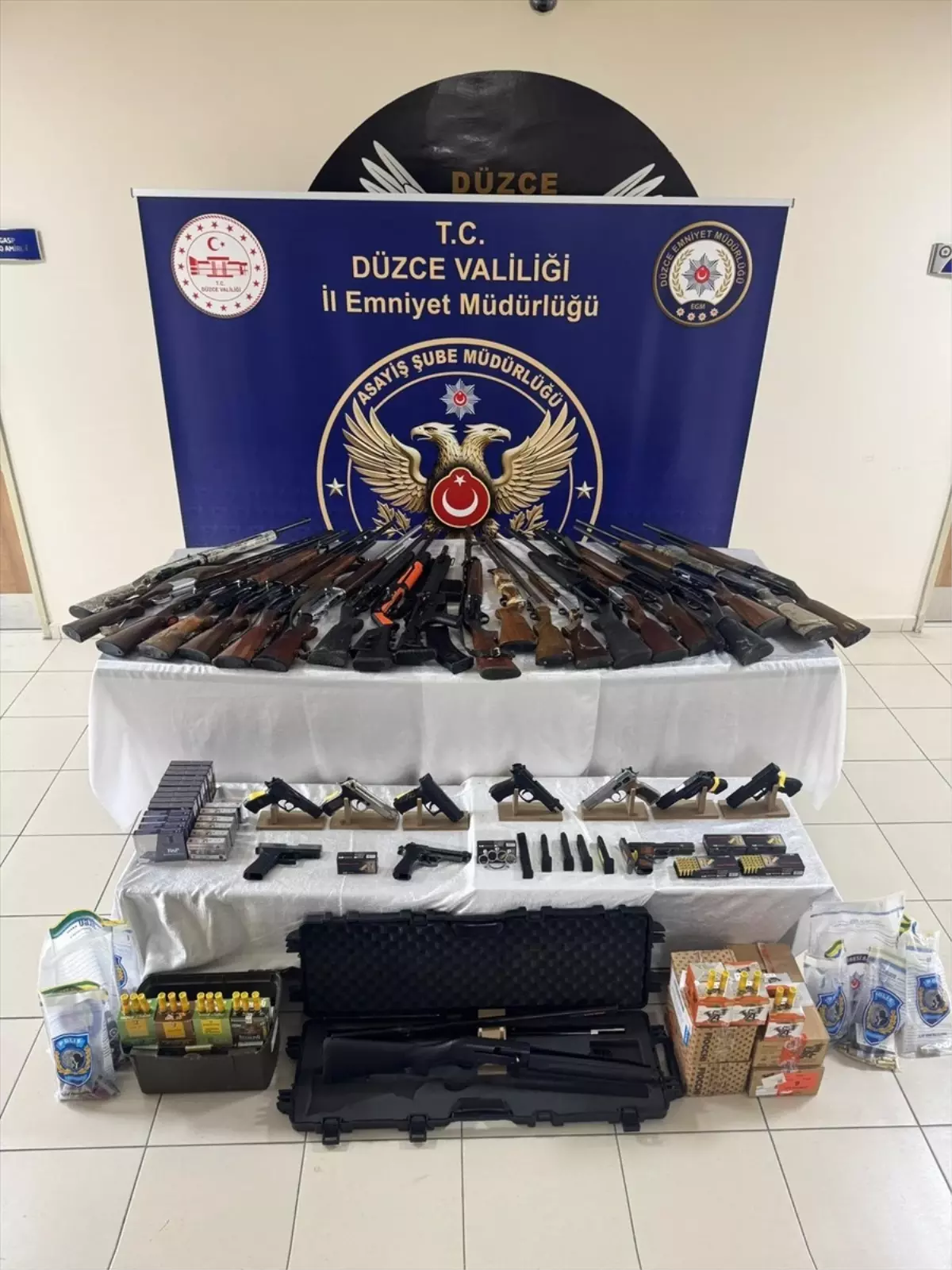 Düzce’de Sosyal Medyada Silah Teşhiri: 4 Gözaltı