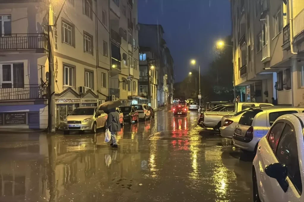 Edirne’de Sağanak Yağış Etkili Olmaya Devam Ediyor