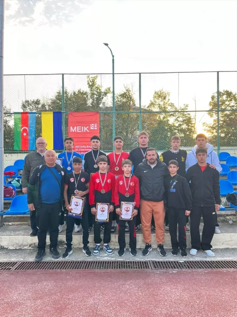 Edirne’li Güreşçiler Bulgaristan’da Parladı
