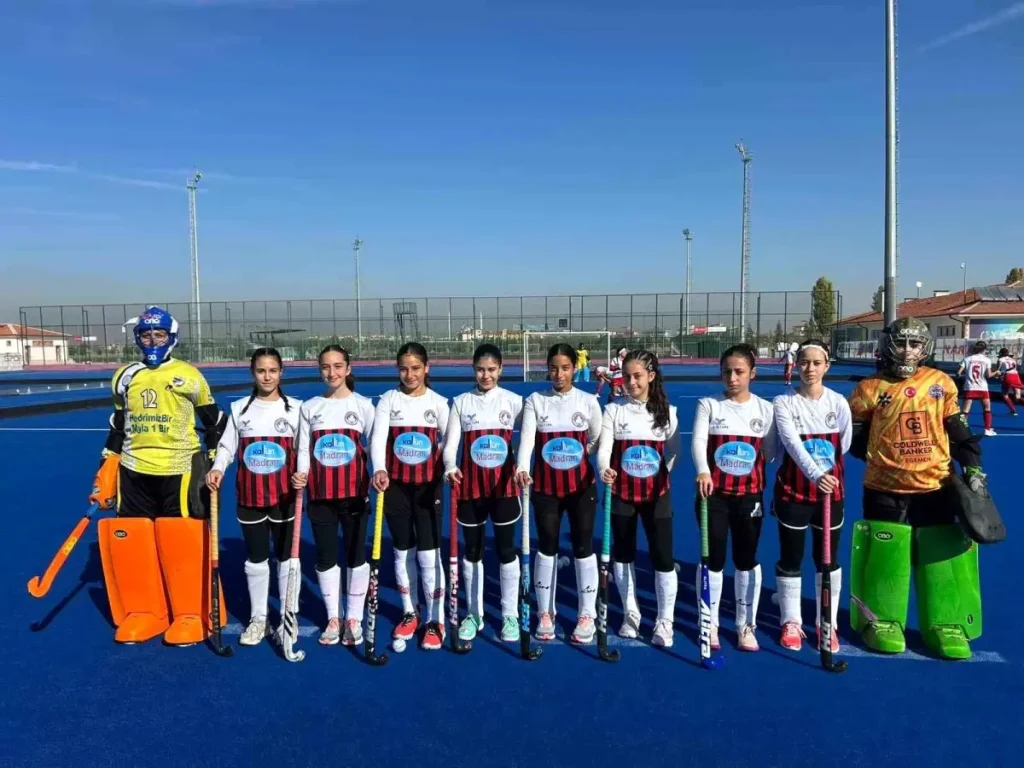 Muğla Yıldızları Kadın Hokey Takımı Türkiye Üçüncüsü Oldu