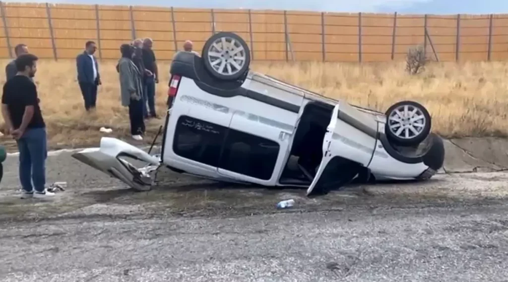 Erzincan’da Takla Atan Araçta 4 Kişi Yaralandı