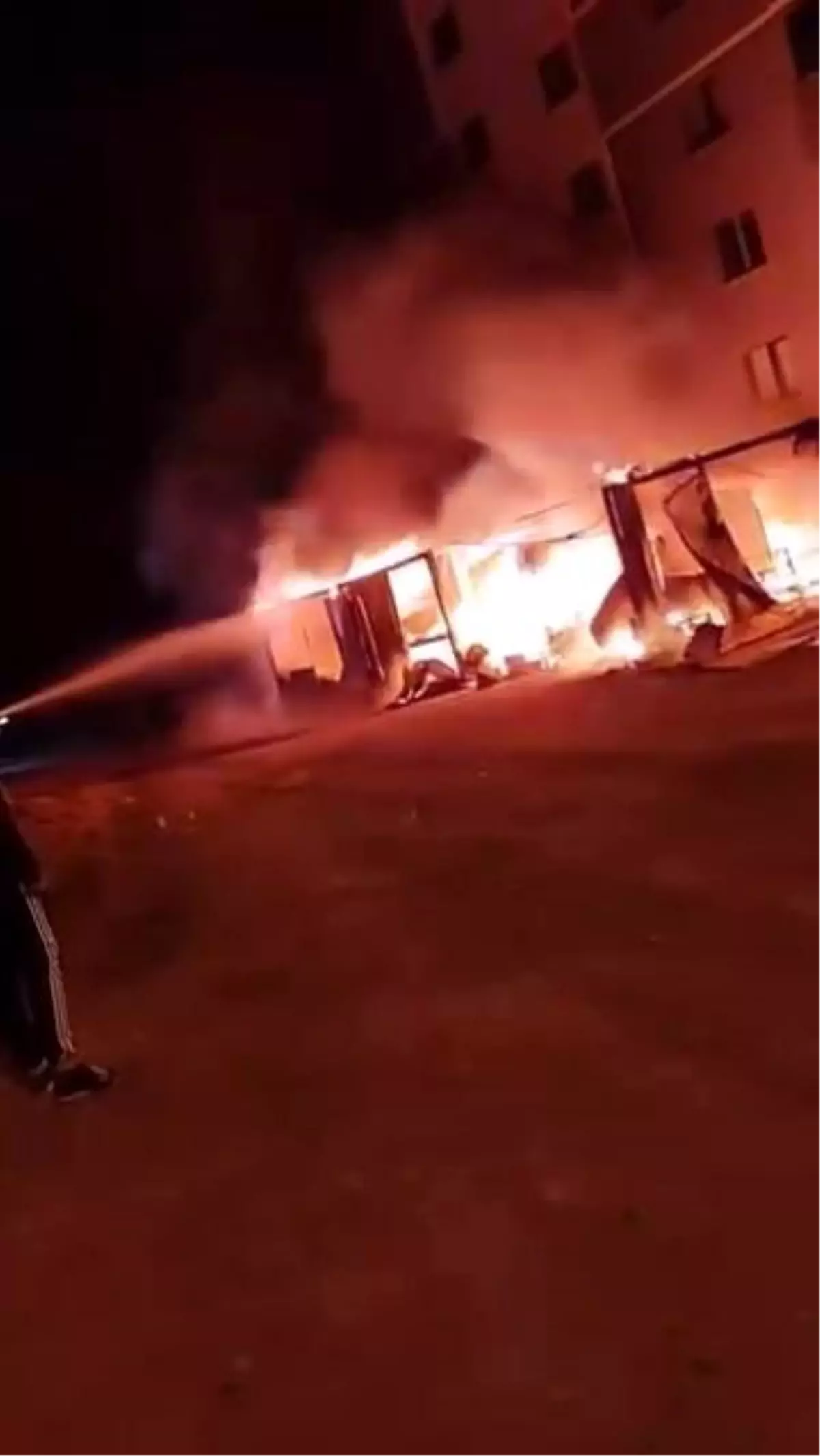 “Erzurum’da Şantiye Yangını Paniğe Neden Oldu”