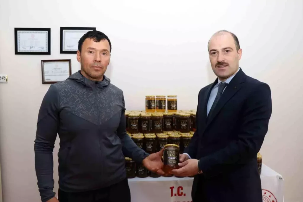Erzurumlu Bal Üreticisinin Örnek Davranışı