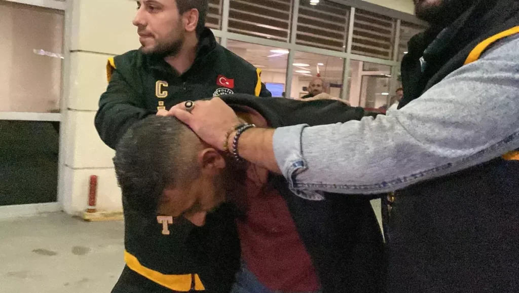 Eski Eşi ve Arkadaşını Bıçakla Yaralayan Şüpheli Yakalandı