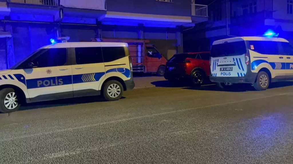 K Kayseri’de Evinin Önünde Silahlı Saldırı: 1 Ölü