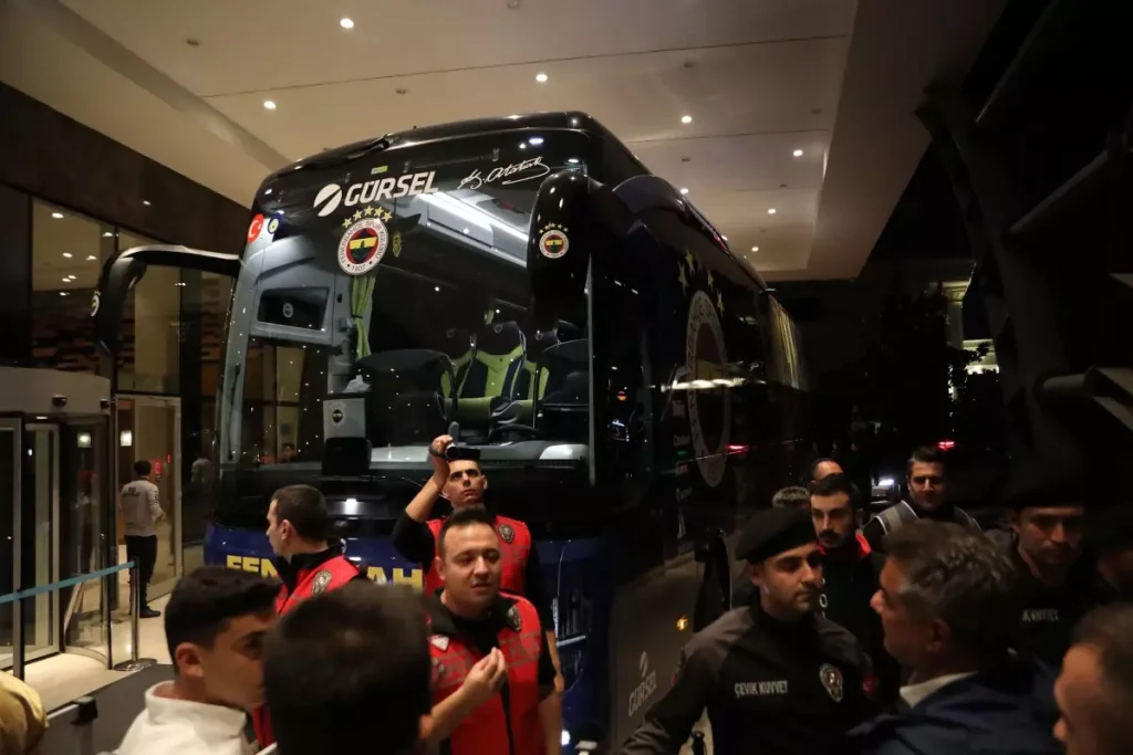 Fenerbahçe, Gaziantep FK Maçına Özel Uçakla Geldi