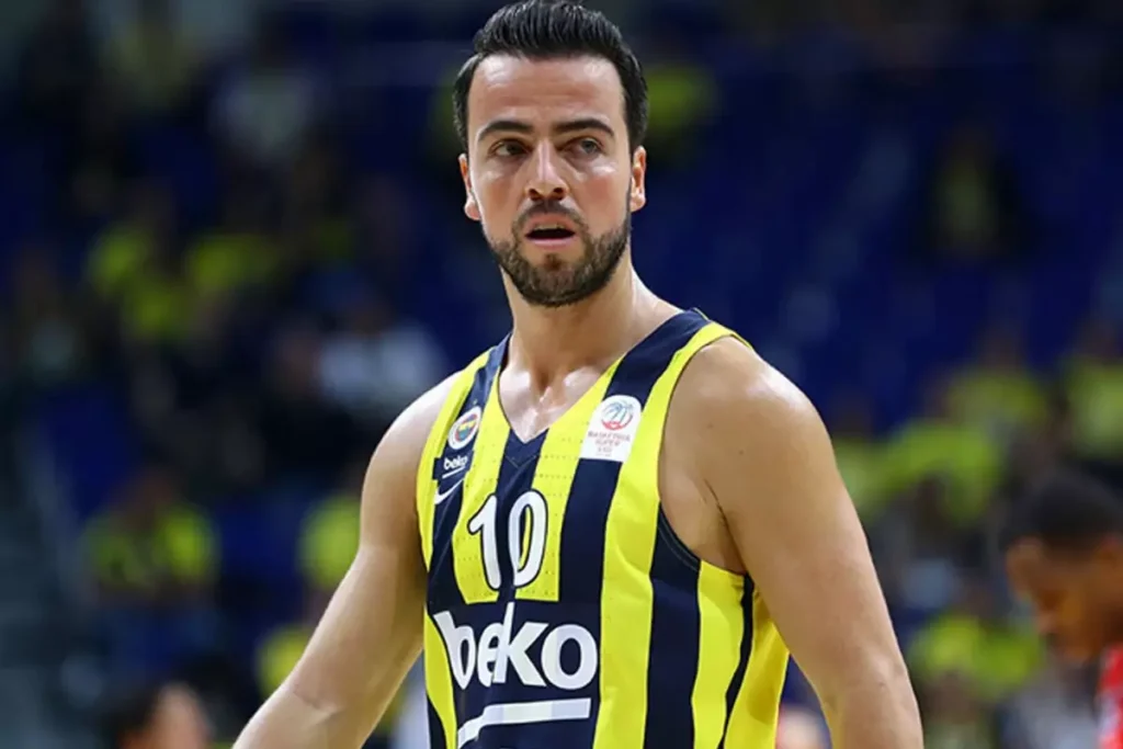 Fenerbahçe Kaptanı Melih Mahmutoğlu Alkollü Araç Kullandı