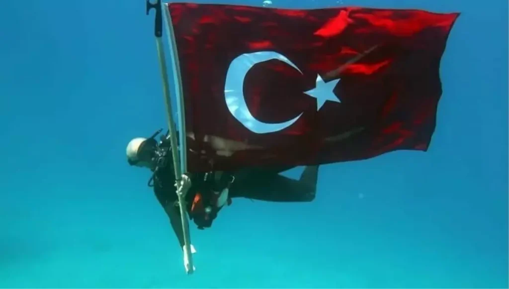 Su Altında Cumhuriyet Coşkusu