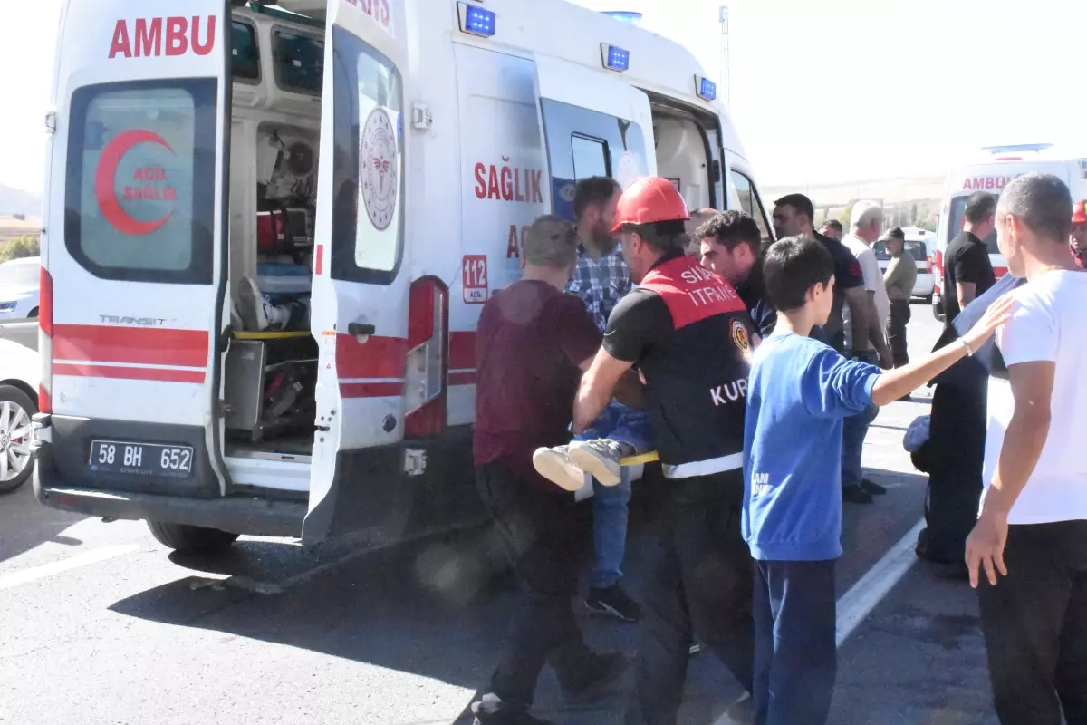 Sivas’ta Korkunç Kaza: 10 Yaralı