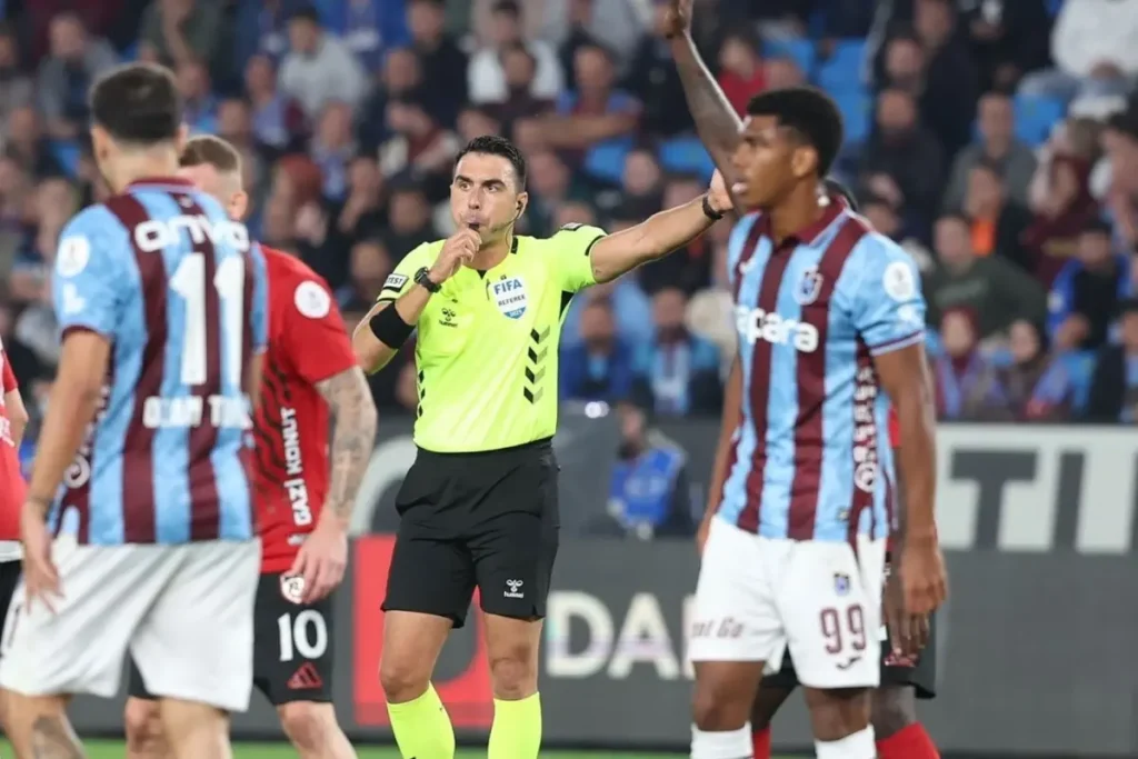 Hakem Arda Kardeşler’e 15 Günlük Hak Mahrumiyeti Cezası