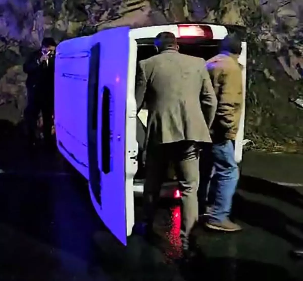 Hakkari’de Yağmur Nedeniyle Kamyonet Devrildi: 1 Yaralı