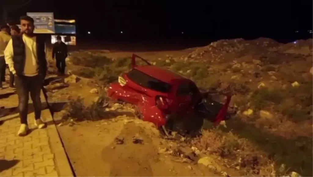 Hatay’da İki Otomobil Çarpıştı: 3 Yaralı