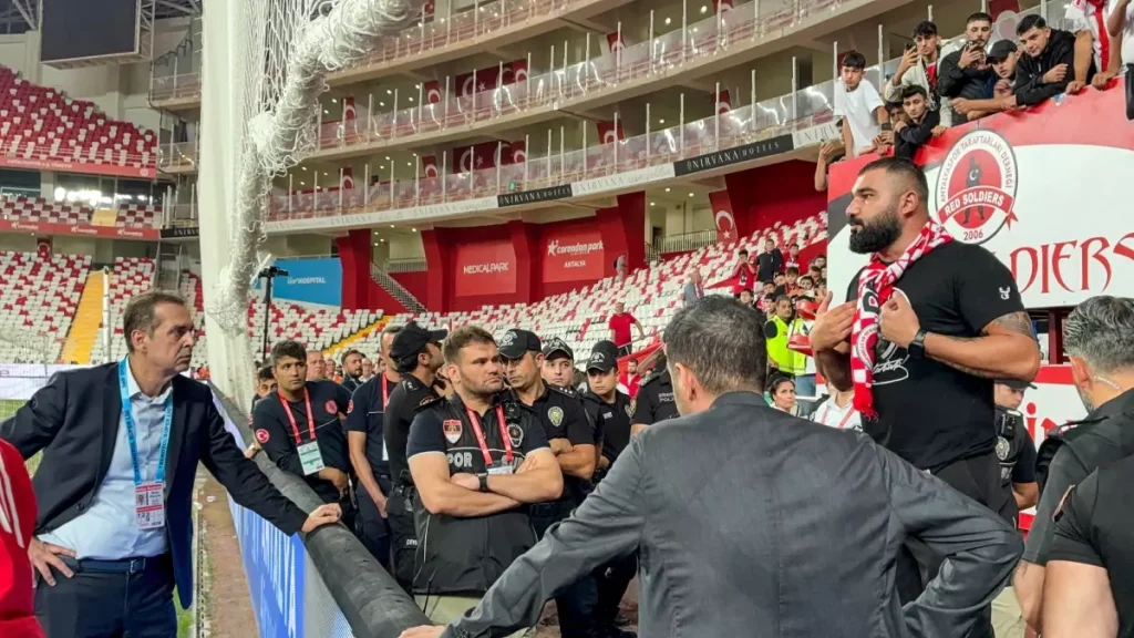 Antalyaspor Taraftarları Çıldırdı: Rıza Perçin Söz Verdi