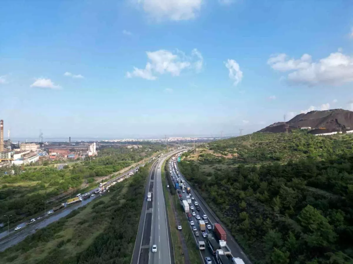 Hatay’da Heyelan Otoyolu Kapattı, Trafik Çileye Dönüştü