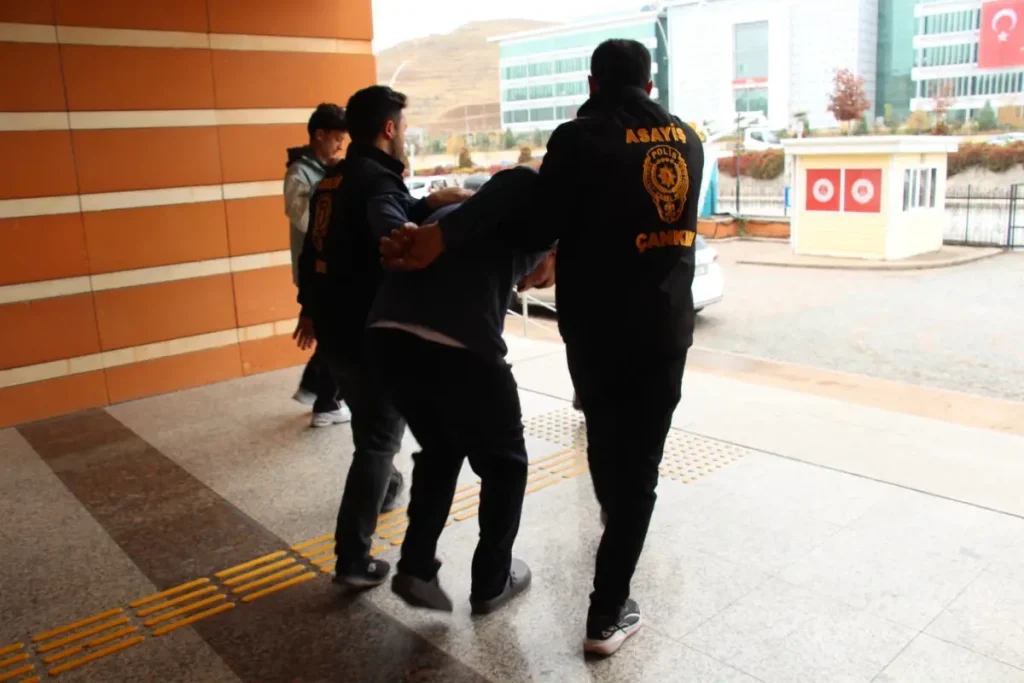 Eski Eşi Bıçaklayarak Öldüren Sanık Tutuklandı