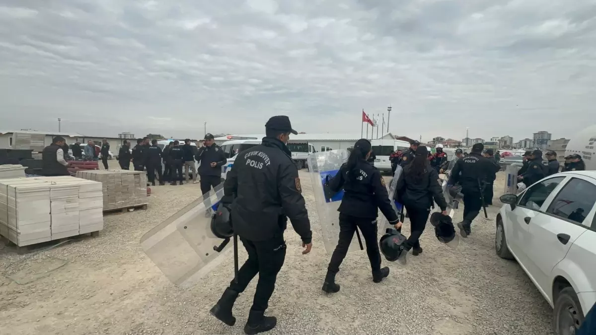 İnşaat Şantiyesinde Sopalı, Bıçaklı Kavga: 4 Yaralı