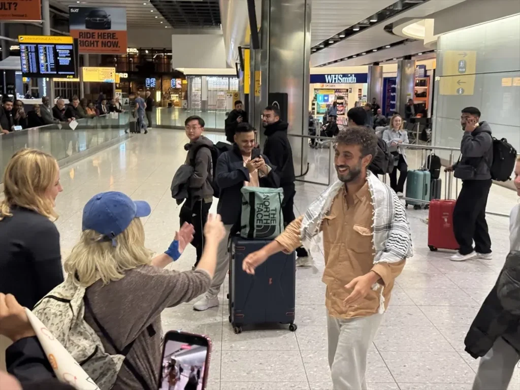 İsrail’in Alıkoyduğu Aktivistler Londra’ya Geldi
