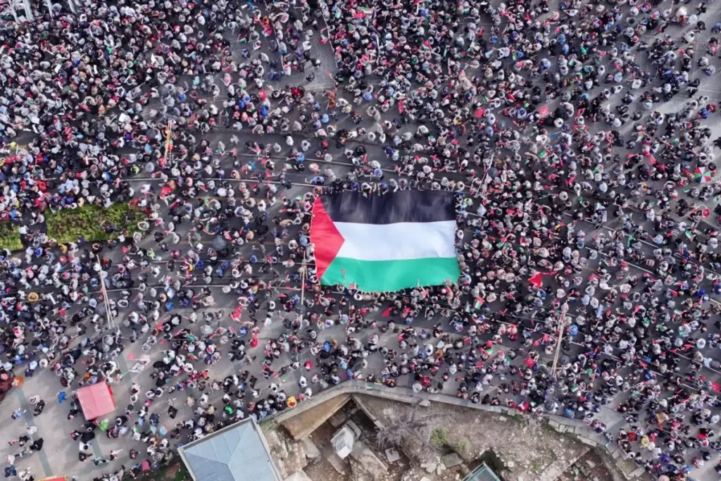 Türkiye’de Binlerce Kişi Gazze İçin Sokaklara Çıktı