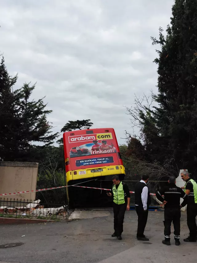 İstanbul’da Faciadan Dönüldü: Freni Boşalan İETT Kazası