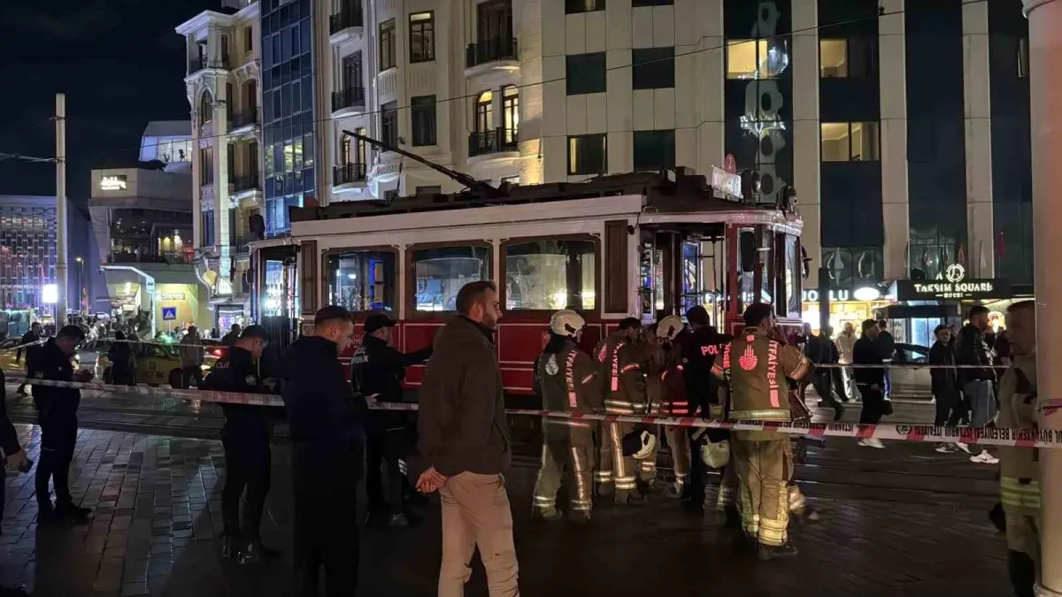 İstanbul’da Nostaljik Tramvay Yangını Paniğe Neden Oldu