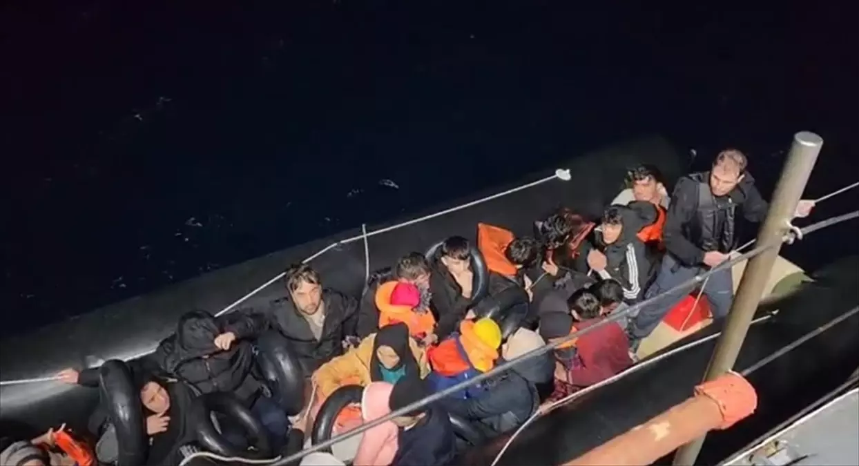 İzmir Açıklarında Düzensiz Göçmen Yakalama Operasyonu