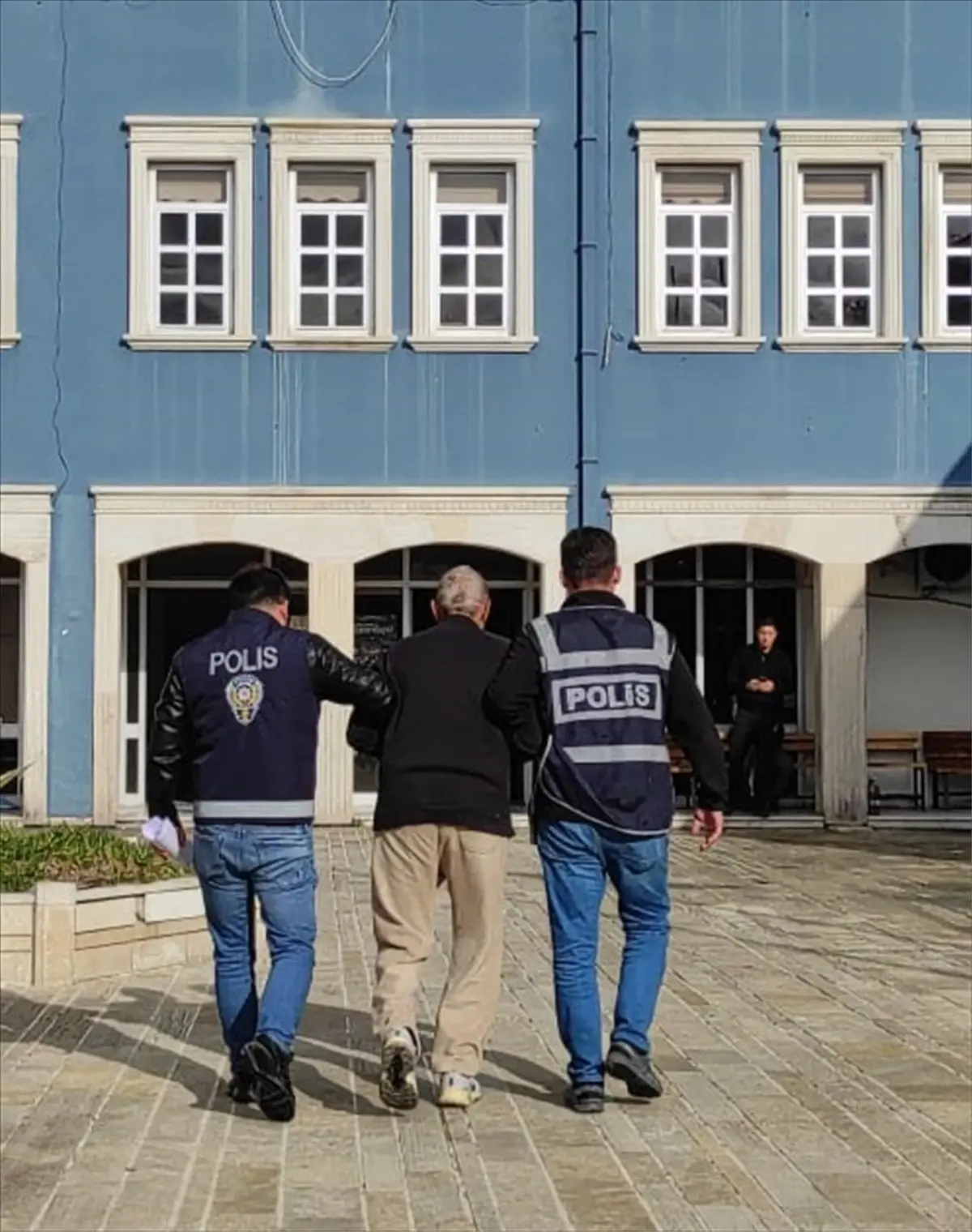 Foça’da 16 Yıl Hapis Cezası ile Aranan Şahıs Yakalandı