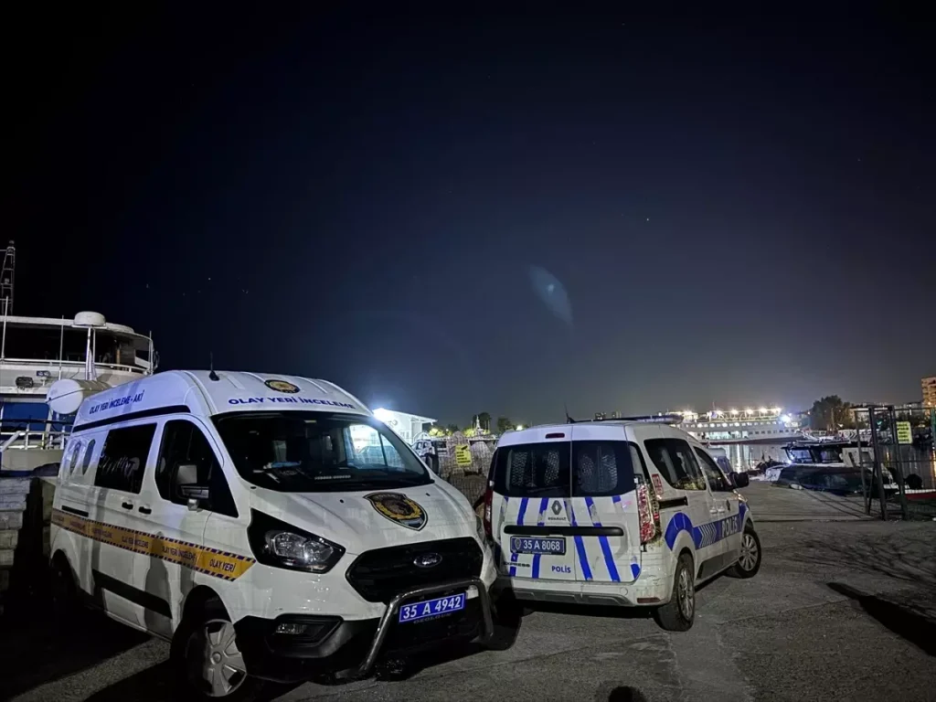 İzmir’de Bostanlı Sahilinde Erkek Cesedi Bulundu