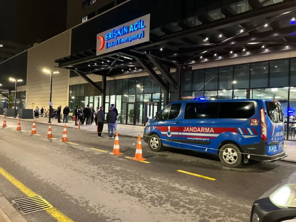 İzmir’de Silahlı Kavga: 3 Yaralı, 2 Gözaltı