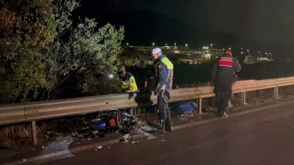 İzmir’de Kamyonet ile Elektrikli Bisiklet Çarpıştı: 1 Ölü