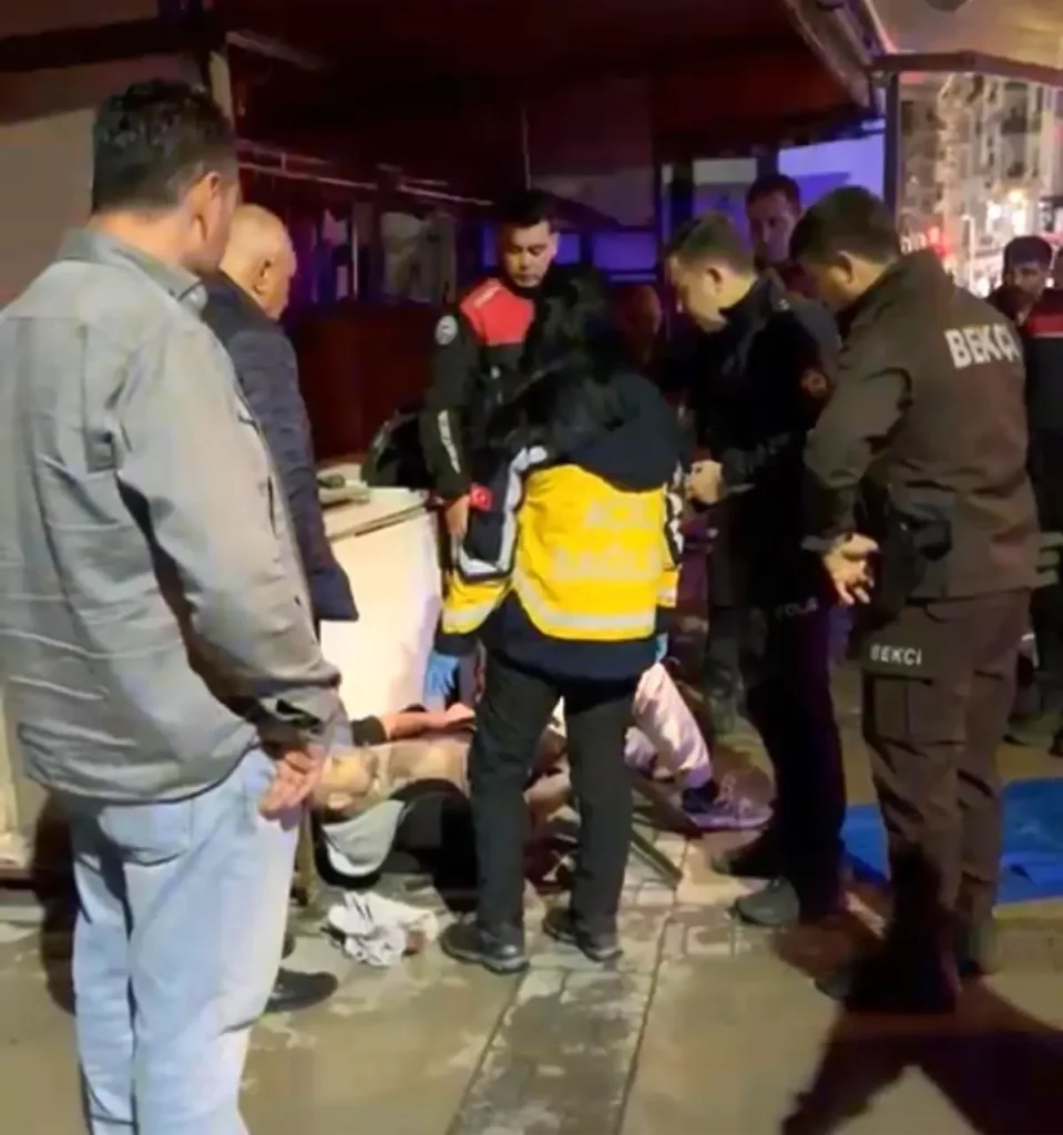 İzmir’de Parkta Kanlı Tartışma: 5 Yerinden Bıçaklandı