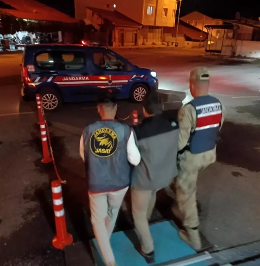 Jandarma Aranan Şahısları Durdurmuyor