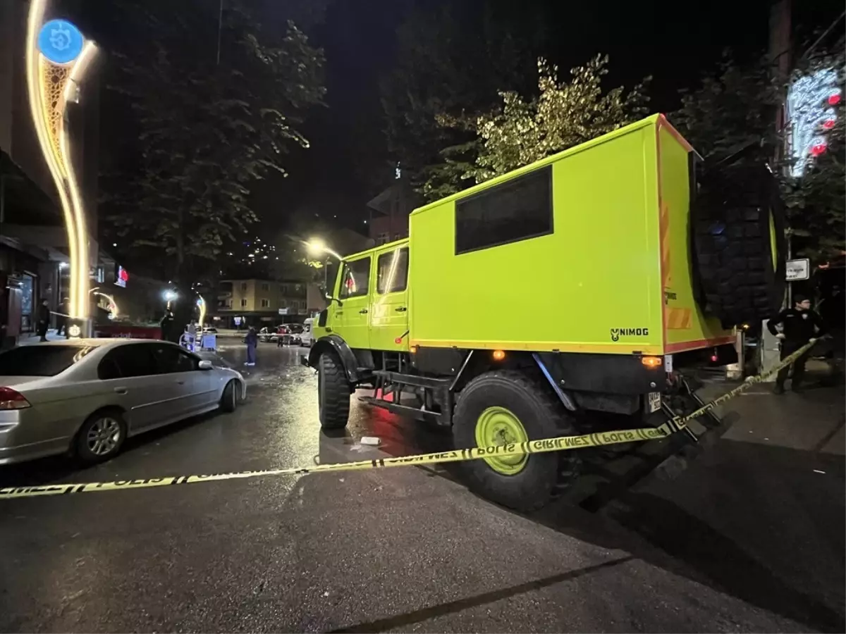 Rahatsızlık Veren Kişi Tabancayla Vuruldu, 3 Kişi Tutuklandı