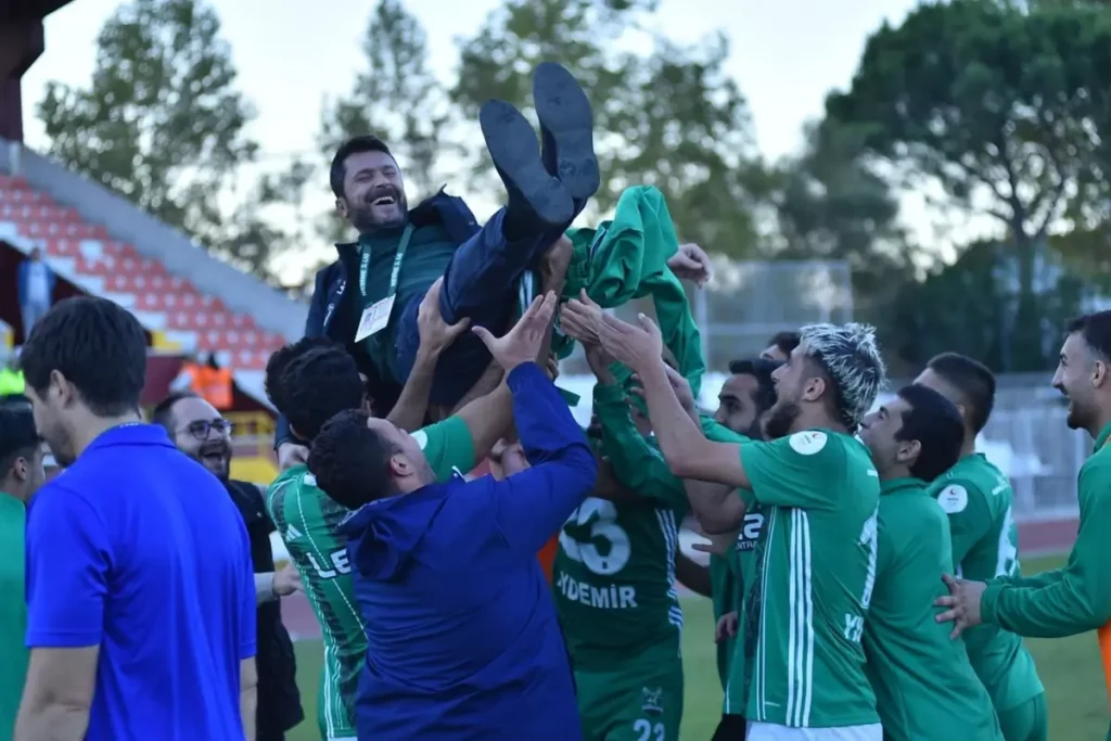 Kafkasspor, 8 Kişi Kalarak Tarihi Galibiyet Aldı