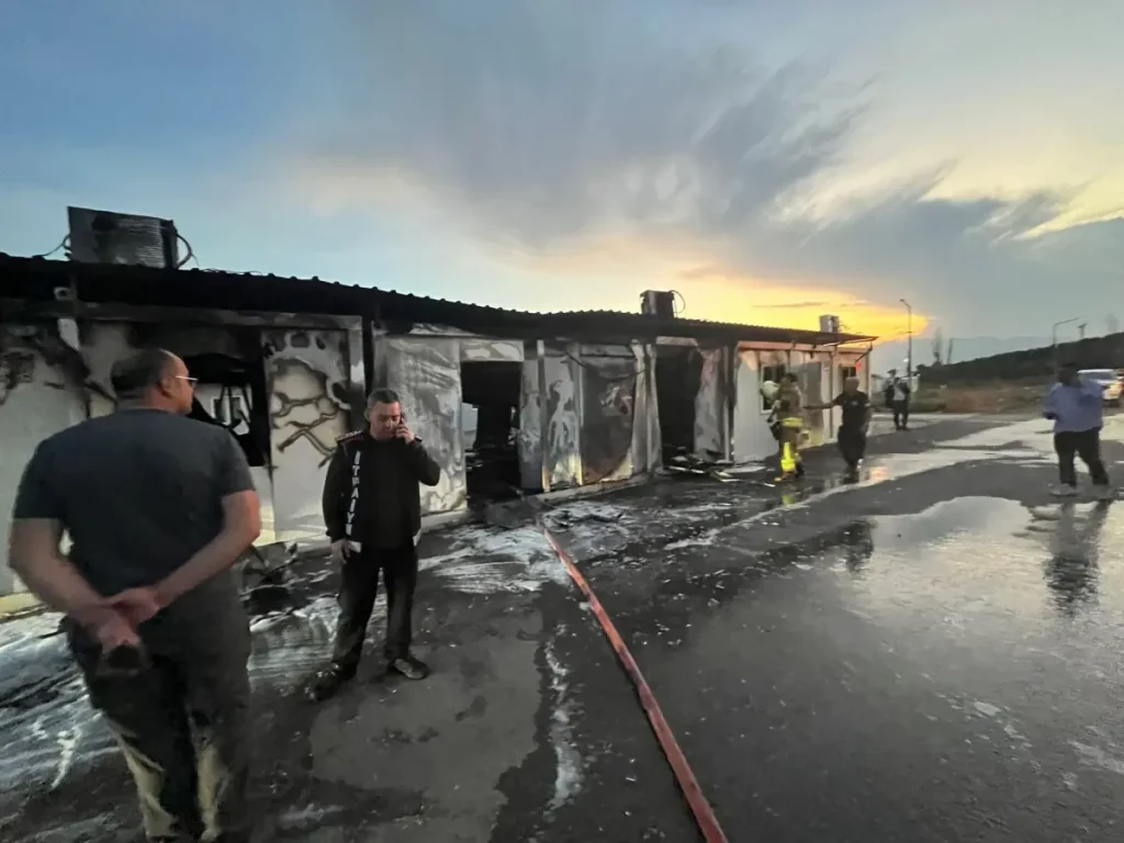 Konteyner Okulda Yangın: Eğitim Sürecek Mi?