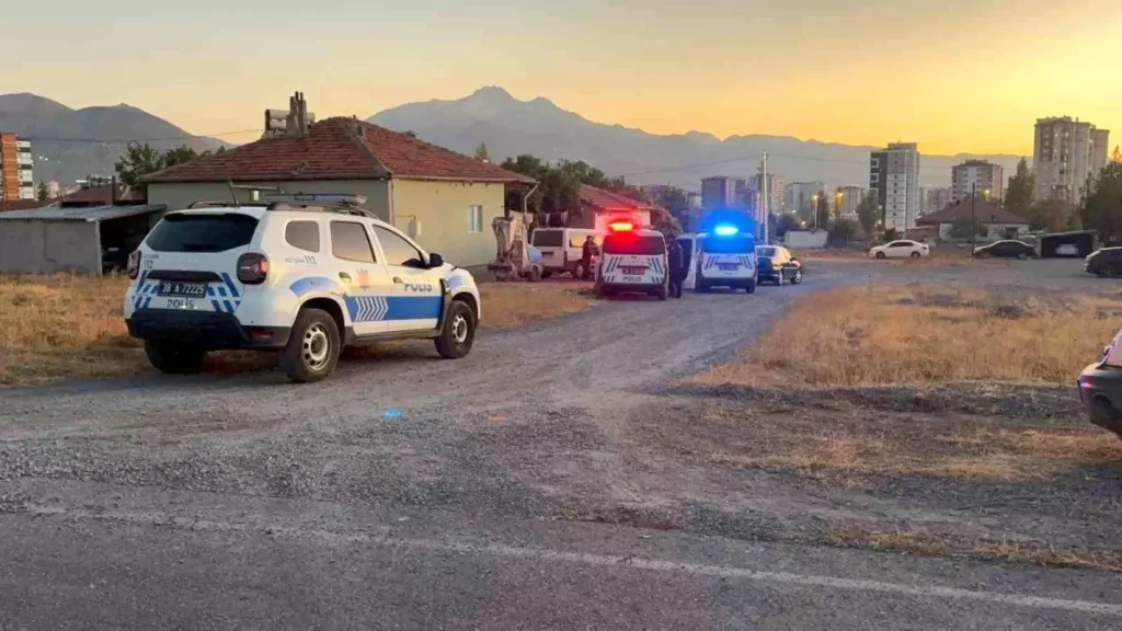 Kayseri’de Kar Maskeli Saldırı: Baba ve Oğul Yaralandı