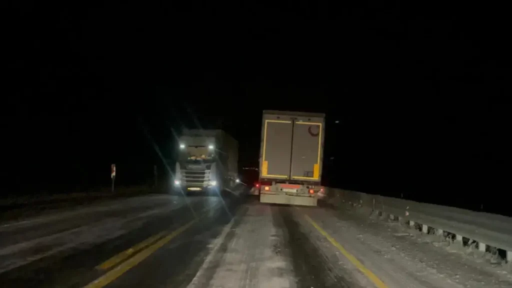 Ilgar Geçidi’nde Kar ve Buzlanma Ulaşımı Felç Etti