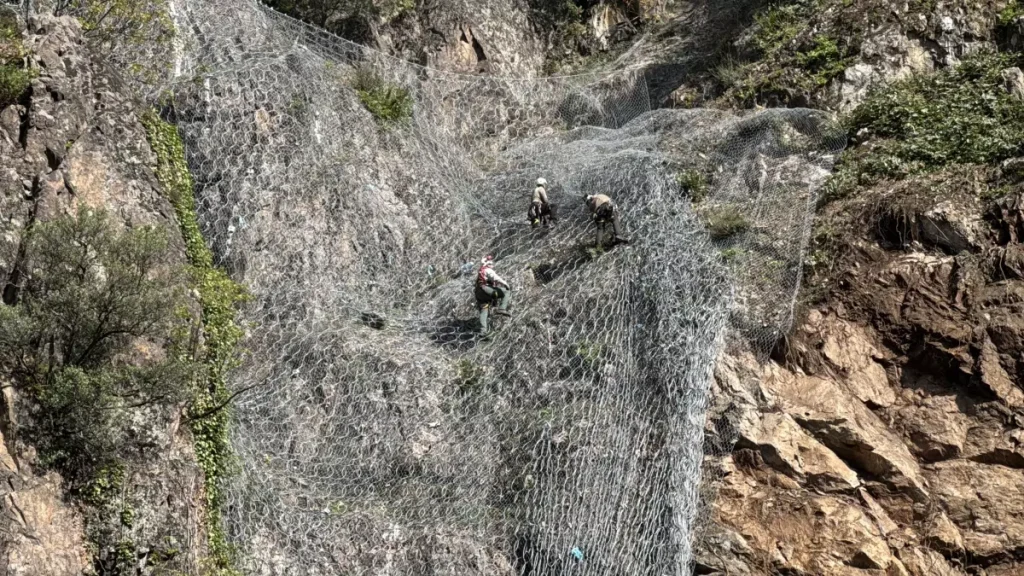 Karabük-Zonguldak Demir Yolunda Heyelan Krizi
