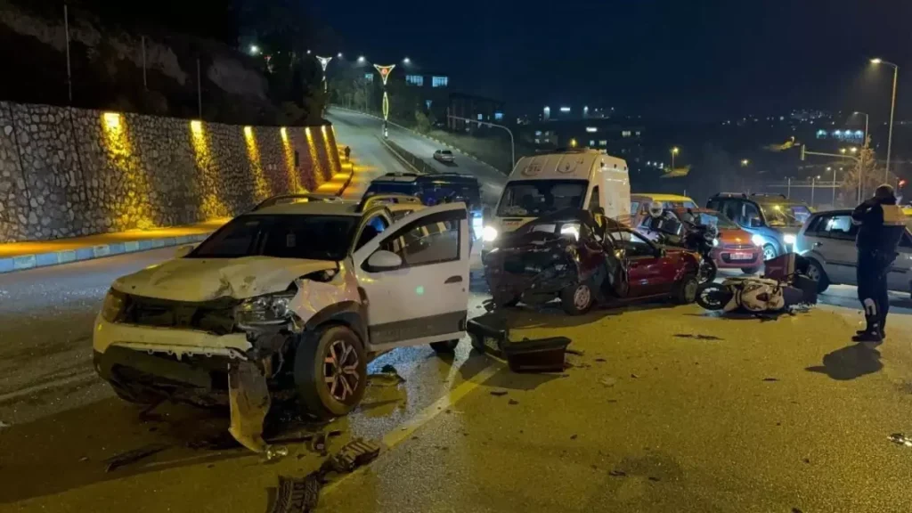 Karabük’te Zincirleme Trafik Kazası: 3 Yaralı