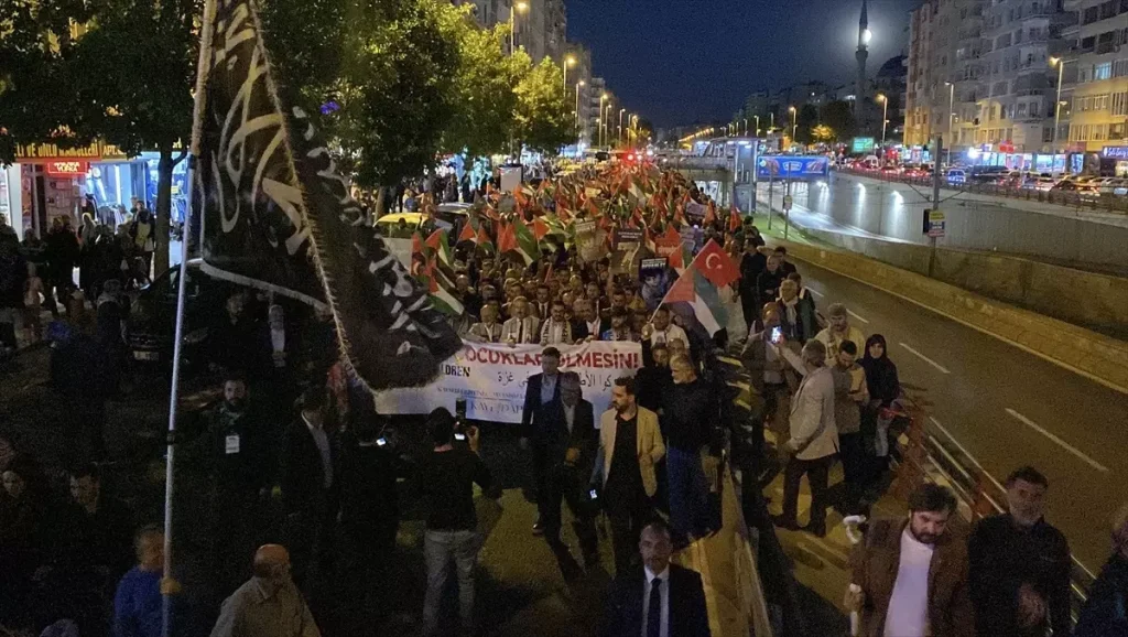 Gazze’ye Destek İçin Kayseri ve Kırşehir’de Yürüyüşler