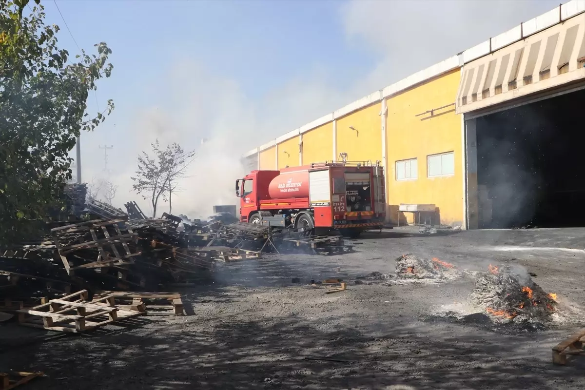 Kilis’te Kauçuk Fabrikasında Yangın: Hasar ve Soruşturma