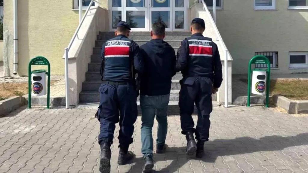 FETÖ Üyeliğinden Aranan Eski Komiser Yakalandı