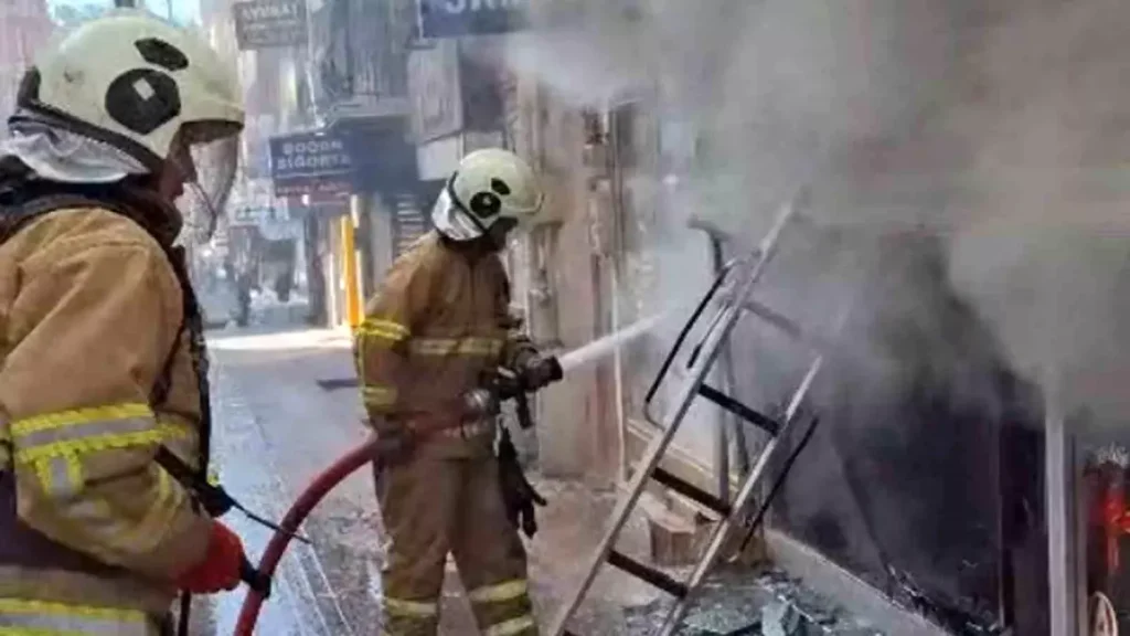 Kırıkkale’de Telefon Magazasında Korkutan Yangın!