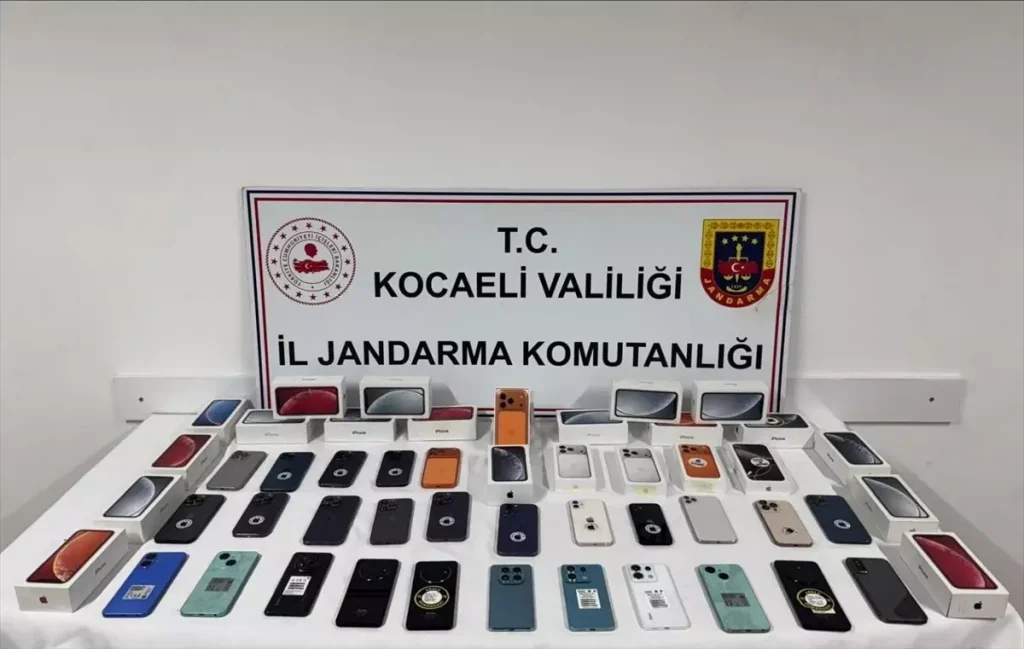 Kaçak Cep Telefonu Operasyonu: 50 Telefon Ele Geçirildi