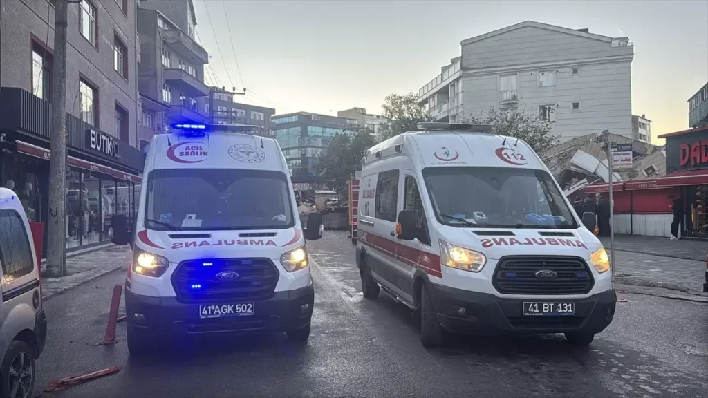 Kocaeli’de 6 Katlı Bina Çöktü: Ekipler Çalışıyor