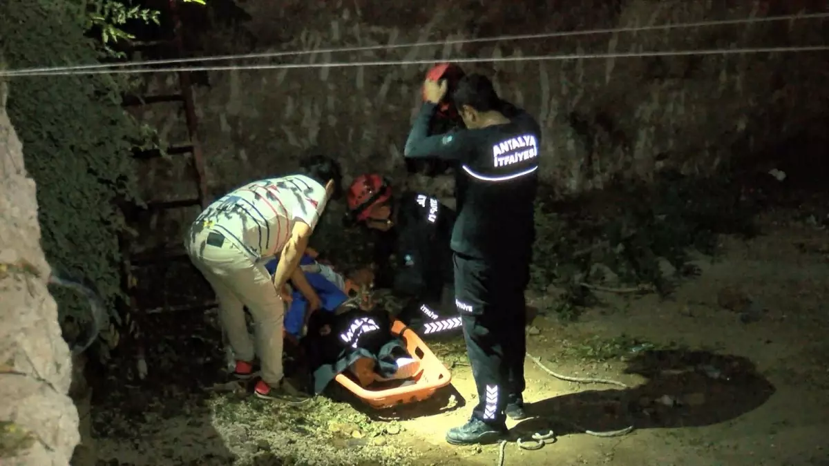 Antalya’da Turist İnşaat Çukuruna Düştü