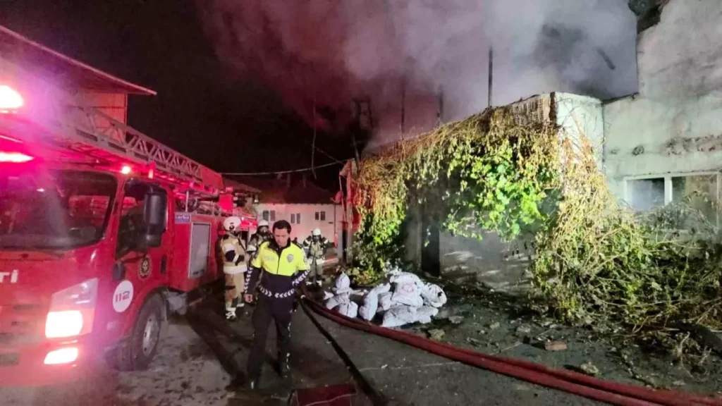 Kütahya’da İki Katlı Binada Yangın Paniği