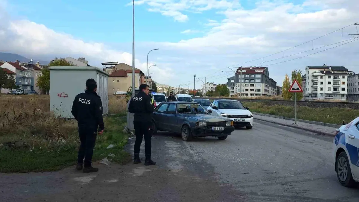 Kütahya’da Otomobil Kazası: 2 Kişi Yaralandı