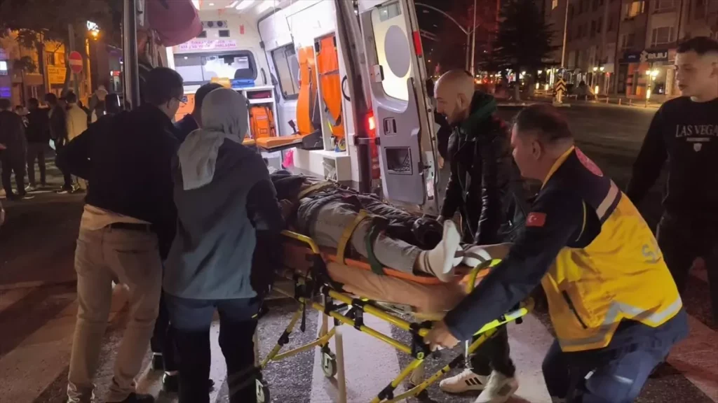 Kütahya’da Otomobil-Motosiklet Çarpışması: 2 Yaralı