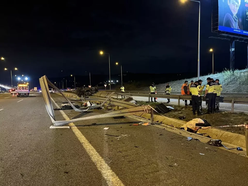 Trafik Kazasında 2 Kişi Hayatını Kaybetti