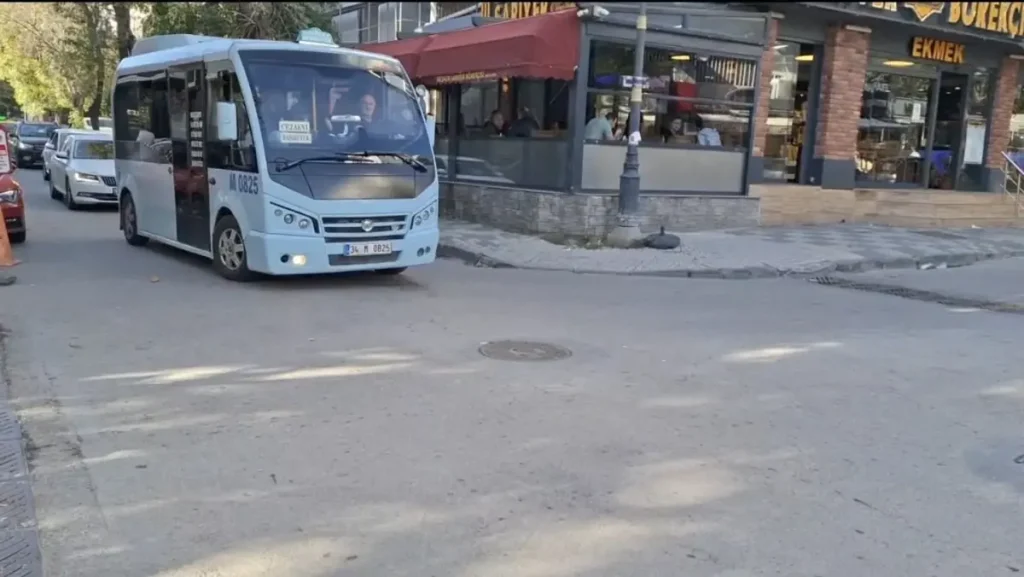 Minibüs Kazasında Yaşlı Kadın Yaralandı